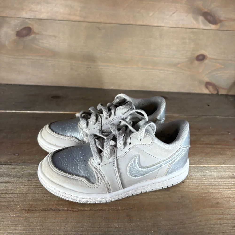 jordan 1 low kid youth size 9 C shoe metallic silver athletic basketball sneaker